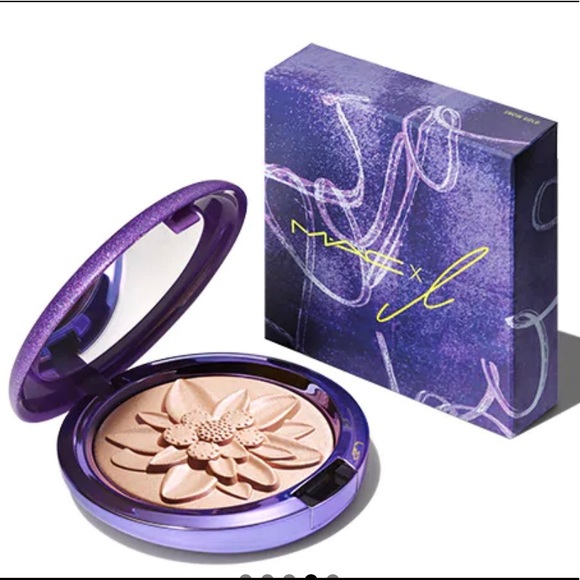 MAC Cosmetics Other - Limited Edition New MAC x L Highlighter in Show Gold. Sold out Collector item!